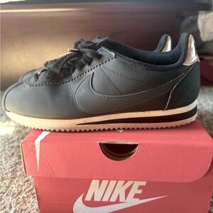 Women Nike Cortez’s - classic vintage
